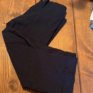 Avenue Women's Black Capris